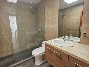 Cumbaya, Sector Colegio Menor, Moderna Casa, Conjunto Privado.