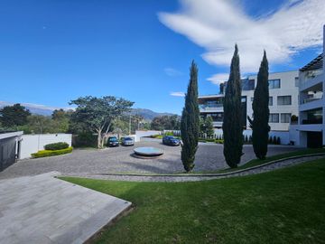 Cumbaya, Sector Auquichico, Amplio Departamento Duplex en Venta