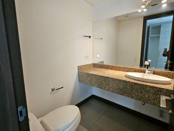 Cumbaya, Sector Auquichico, Amplio Departamento Duplex en Venta