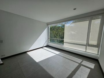 Cumbaya, Sector Auquichico, Amplio Departamento Duplex en Venta