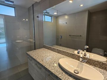 Cumbaya, Sector Auquichico, Amplio Departamento Duplex en Venta