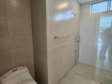 Cumbaya, Sector Auquichico, Amplio Departamento Duplex en Venta