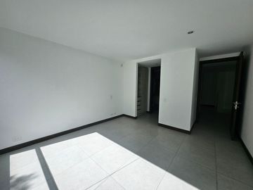 Cumbaya, Sector Auquichico, Amplio Departamento Duplex en Venta