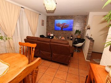 Se Vende Cómoda Casa Pareada de 2 pisos en Quilicura