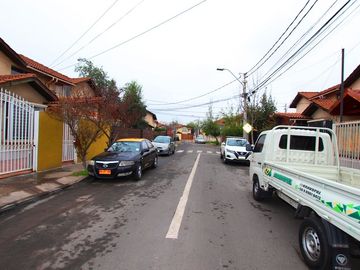 Se Vende Cómoda Casa Pareada de 2 pisos en Quilicura