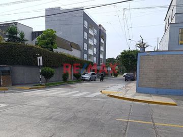 Alquilo Departamento De Un Dormitorio - 65 M2 En Santiago De Surco