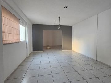 CASA EN VENTA EN CIUDAD CAUCEL, MÉRIDA SOBRE AVENIDA PRINCIPAL.
