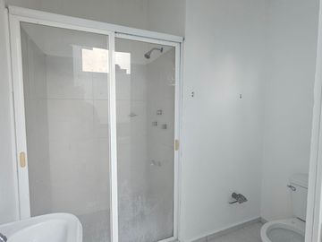CASA EN VENTA EN CIUDAD CAUCEL, MÉRIDA SOBRE AVENIDA PRINCIPAL.
