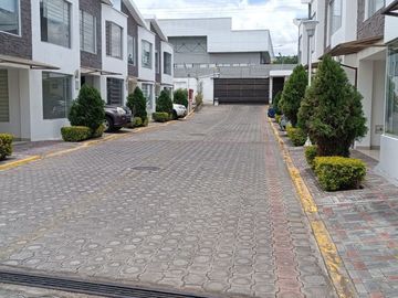 VENDO CASA EN TUMBACO-CONJUNTO SANT ANGELO