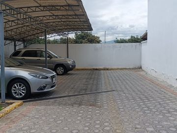 VENDO CASA EN TUMBACO-CONJUNTO SANT ANGELO