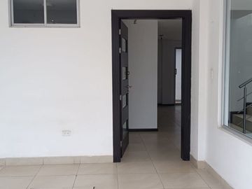 VENDO CASA EN TUMBACO-CONJUNTO SANT ANGELO