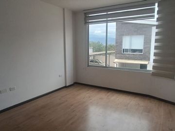 VENDO CASA EN TUMBACO-CONJUNTO SANT ANGELO