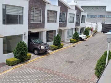 VENDO CASA EN TUMBACO-CONJUNTO SANT ANGELO
