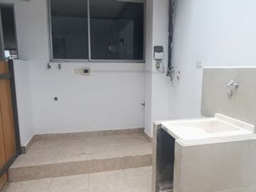 VENDO CASA EN TUMBACO-CONJUNTO SANT ANGELO