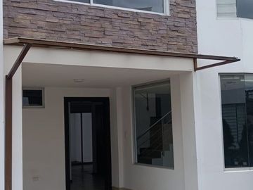 VENDO CASA EN TUMBACO-CONJUNTO SANT ANGELO