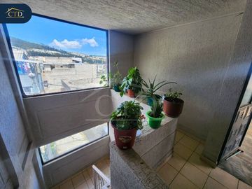 Vendo casa rentera con 6 departamentos, Norte de Quito