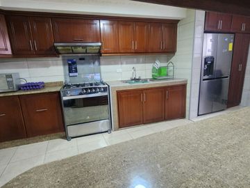 Vendo casa rentera con 6 departamentos, Norte de Quito
