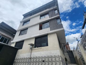 Vendo casa rentera con 6 departamentos, Norte de Quito
