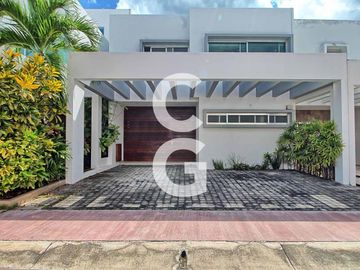 Casa en Venta en Cancun en Residencial Palmaris con 3 Recámaras