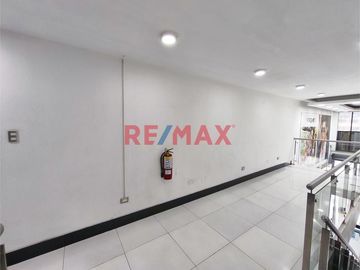 Exelente Local Comercial en San Juan de Miraflores