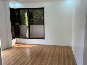 CORNER HOUSE AND LOT!!! 7 Bedrooms House and Lot for Sale in Quezon City