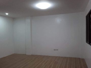 CORNER HOUSE AND LOT!!! 7 Bedrooms House and Lot for Sale in Quezon City