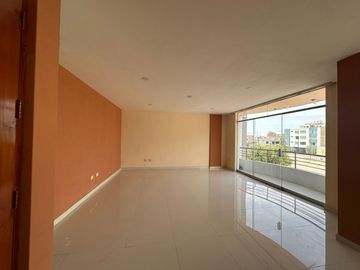 En Venta Amplio E Iluminado Departamento En Residencial Las Mercedes, Paucarpata parte baja