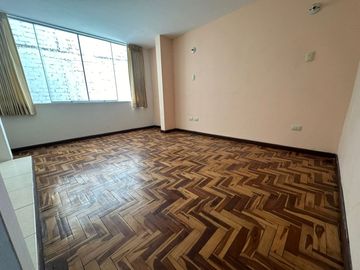 En Venta Amplio E Iluminado Departamento En Residencial Las Mercedes, Paucarpata parte baja