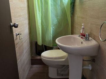 ALQUILER DE OFICINA DE 50 M2, 3ER PISO, AMPLIO AMBIENTE FLAT, 1 BAÑO