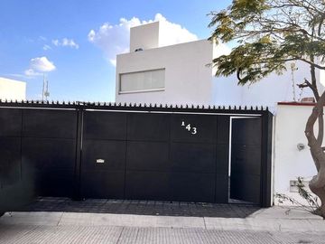 CASA EN VENTA EN REAL DE JURIQUILLA