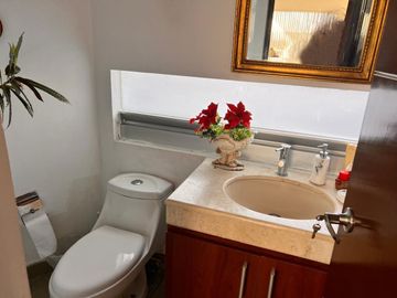 CASA EN VENTA EN REAL DE JURIQUILLA
