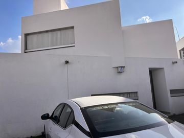 CASA EN VENTA EN REAL DE JURIQUILLA