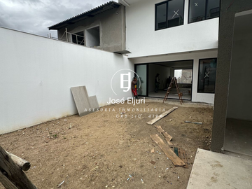 CASA POR ESTRENAR DE 4 DORMITORIOS 5 BAÑOS Y AMPLIA ÁREA VERDE EN RIO AMARILLO, SECTOR CALLE LADRILLEROS