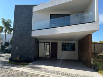 RESIDENCIA EN LOMAS DE ANGELÓPOLIS ZONA AZUL ✨