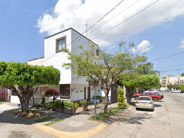 VENTA DE GRAN CASA EN CALLE JOSE NARANJO COLONIA PASEOS DEL SOL ZAPOPAN JALISCO ME