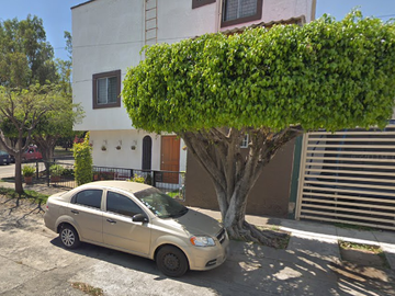 VENTA DE GRAN CASA EN CALLE JOSE NARANJO COLONIA PASEOS DEL SOL ZAPOPAN JALISCO ME