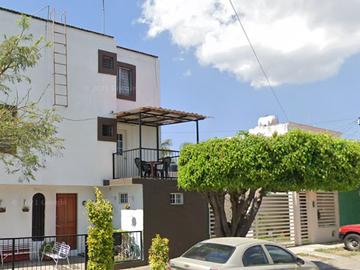 VENTA DE GRAN CASA EN CALLE JOSE NARANJO COLONIA PASEOS DEL SOL ZAPOPAN JALISCO ME