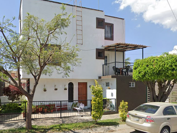 VENTA DE GRAN CASA EN CALLE JOSE NARANJO COLONIA PASEOS DEL SOL ZAPOPAN JALISCO ME