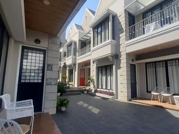 UNIT TERBATAS !!! TOWNHOUSE BERGAYA AMERICAN CLASSIC @ SETRADUTA BANDUNG FULLFURNISH