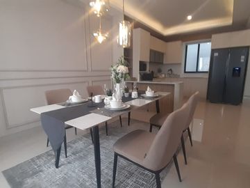 UNIT TERBATAS !!! TOWNHOUSE BERGAYA AMERICAN CLASSIC @ SETRADUTA BANDUNG FULLFURNISH