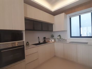 UNIT TERBATAS !!! TOWNHOUSE BERGAYA AMERICAN CLASSIC @ SETRADUTA BANDUNG FULLFURNISH