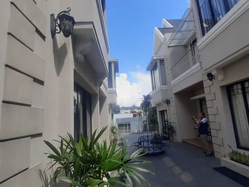 UNIT TERBATAS !!! TOWNHOUSE BERGAYA AMERICAN CLASSIC @ SETRADUTA BANDUNG FULLFURNISH
