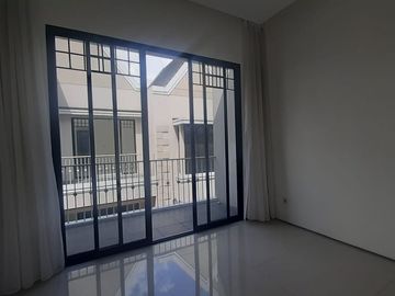 UNIT TERBATAS !!! TOWNHOUSE BERGAYA AMERICAN CLASSIC @ SETRADUTA BANDUNG FULLFURNISH