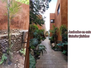 Casa con alberca privada, amueblada, sala de doble altura, venta Centro de Mérida