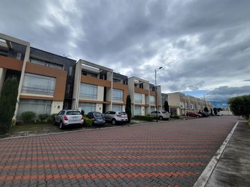 Sector San Pedro de Taboada, Casa en Venta, Conjunto Cerrado con Seguridad 24/7
