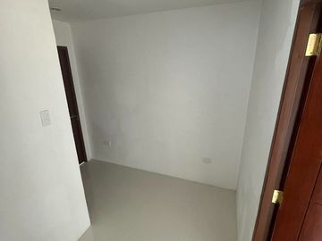 Three Storey TownHouses For Sale In The Villas at Highlands Dasmarinas Cavite