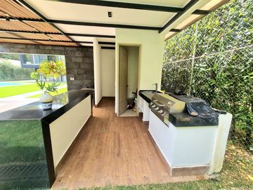 Vendo Casa campestre al sur de Cali, pance, via la viga - con acabados de Lujo.