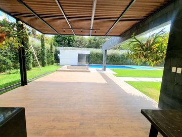 Vendo Casa campestre al sur de Cali, pance, via la viga - con acabados de Lujo.