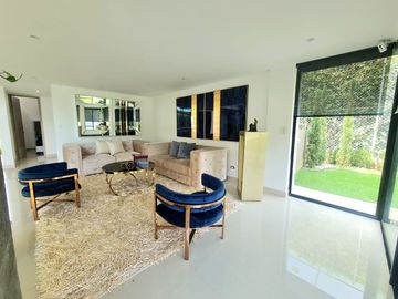 Vendo Casa campestre al sur de Cali, pance, via la viga - con acabados de Lujo.