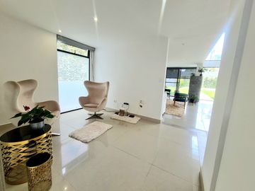 Vendo Casa campestre al sur de Cali, pance, via la viga - con acabados de Lujo.